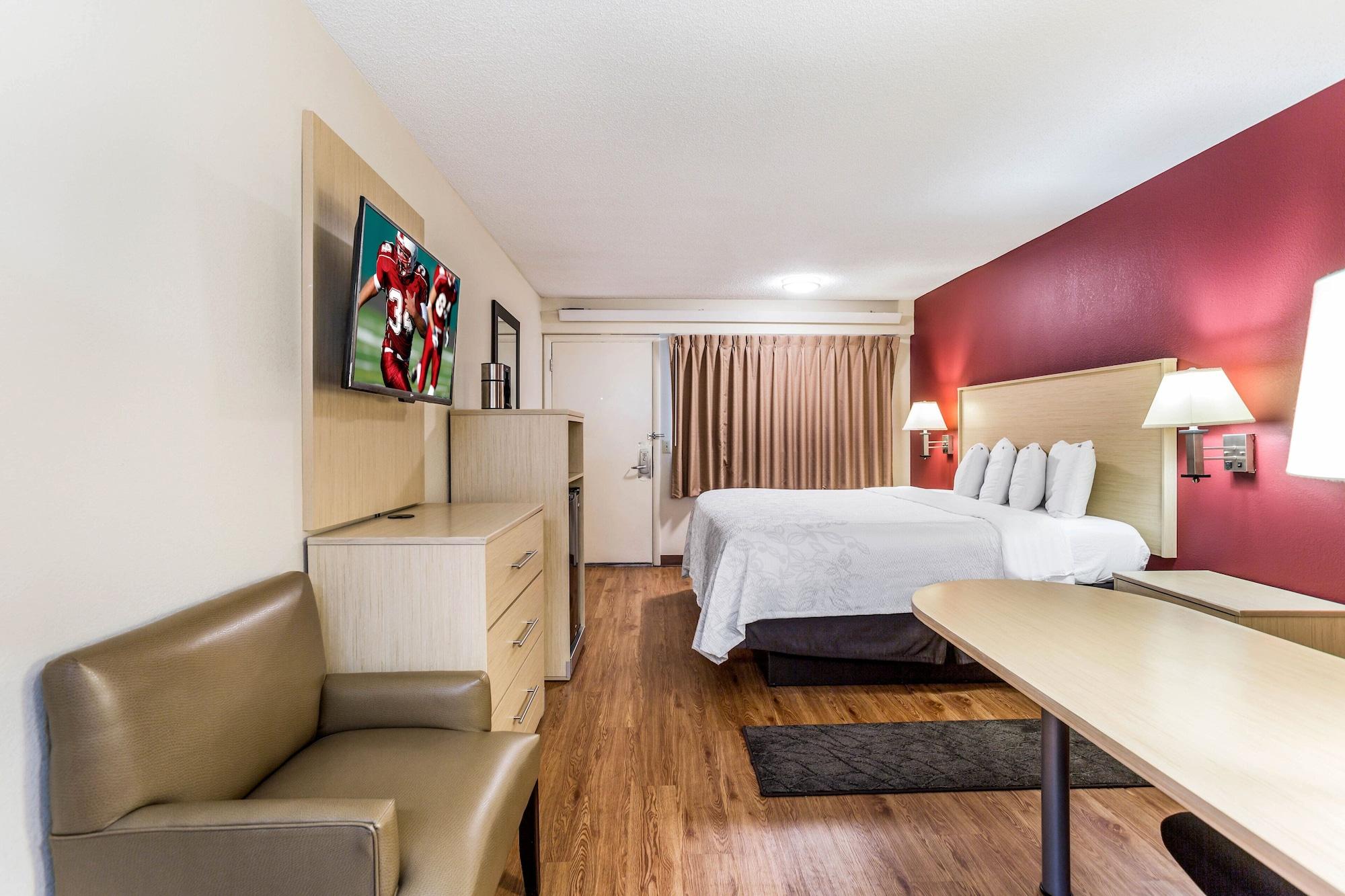 Red Roof Plus+ Nashville North Hotel Goodlettsville