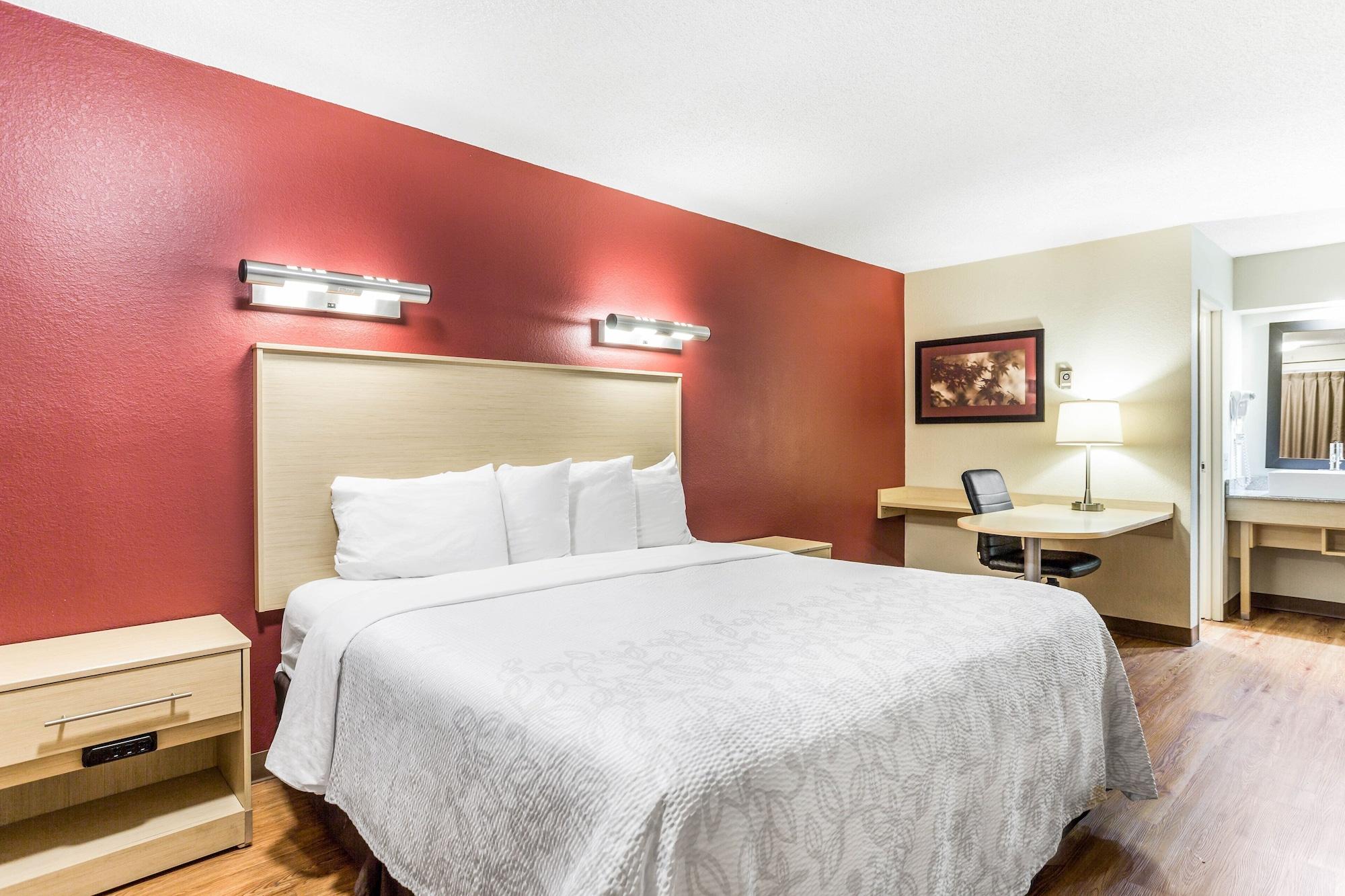 Red Roof Plus+ Nashville North Hotel 3*