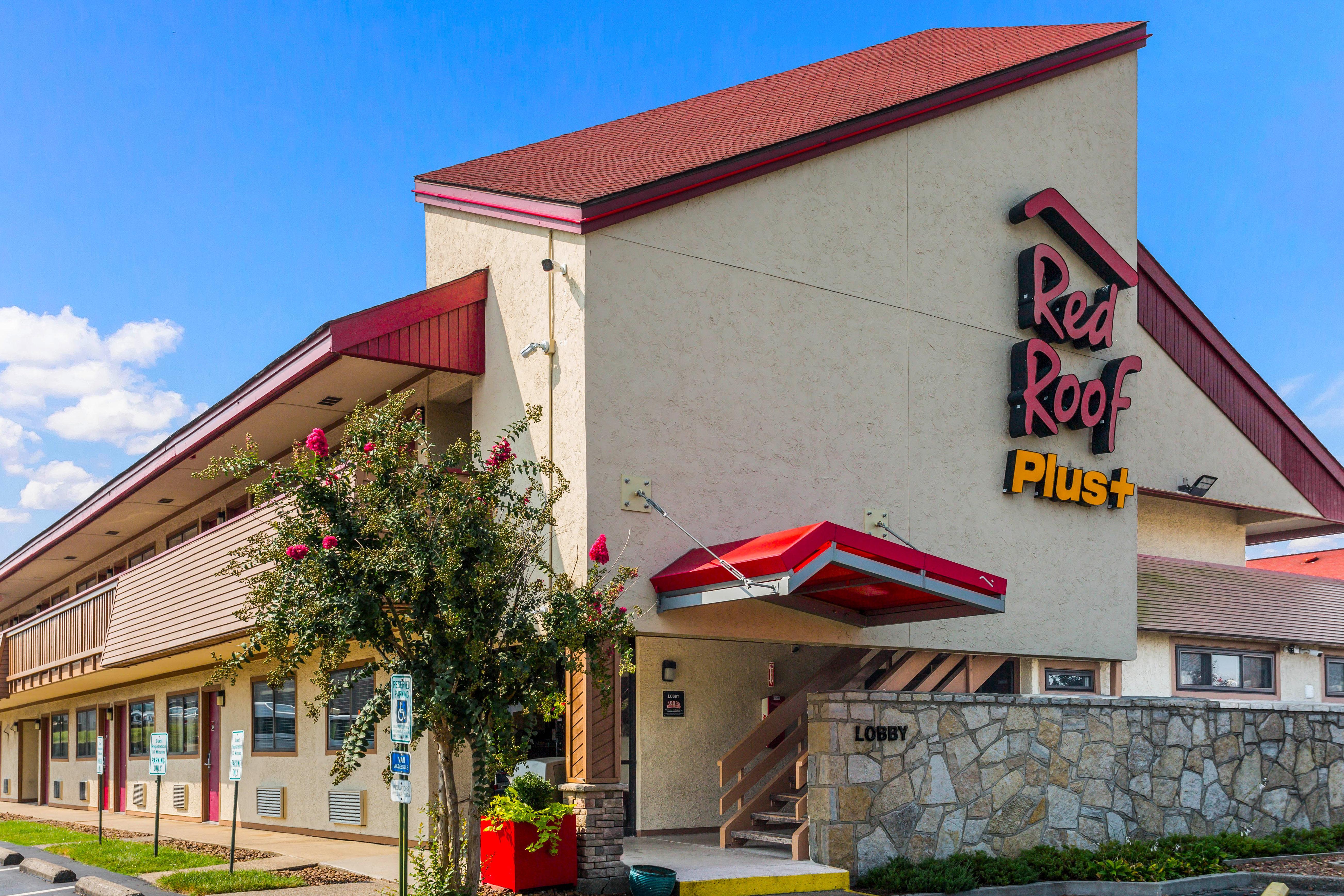Red Roof Plus+ Nashville North Hotel Goodlettsville