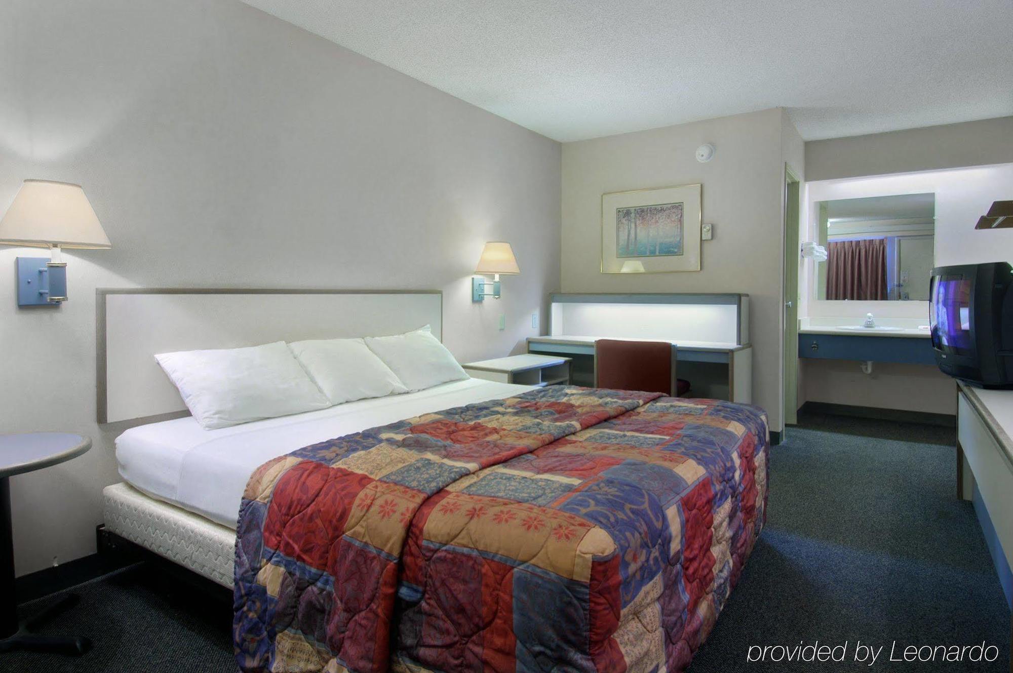 Hotel Red Roof Plus+ Nashville North Goodlettsville